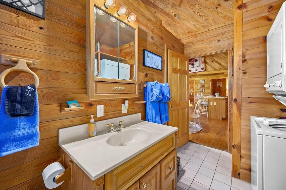 Beautiful View! Log Cabin,Fireplace,Hot Tub,Arcade,Pool,Fishing Sevierville Exterior foto